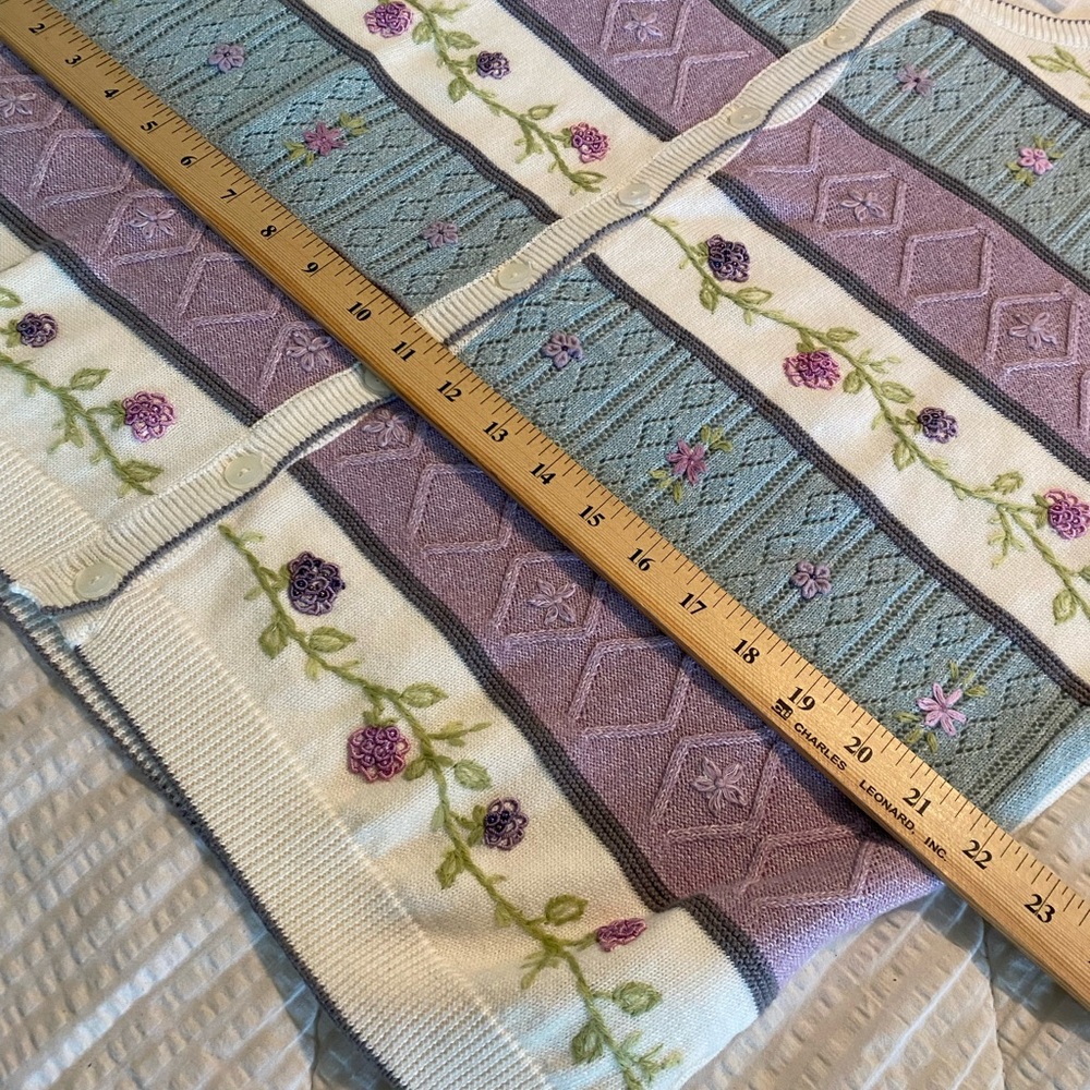 Vintage Alfred Dunner Floral Embroidered White/Teal/Lilac Cardigan L - Picture 5 of 11